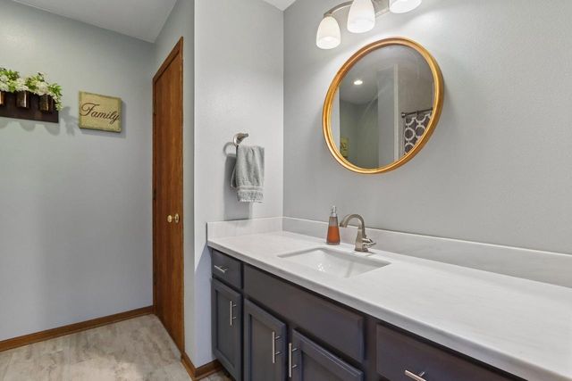 7710 S Chapel Hill DRIVE, Franklin, WI 53132