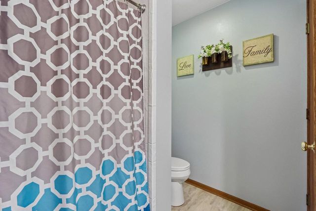 7710 S Chapel Hill DRIVE, Franklin, WI 53132
