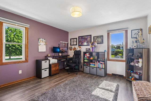 7710 S Chapel Hill DRIVE, Franklin, WI 53132