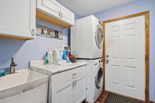 7710 S Chapel Hill DRIVE, Franklin, WI 53132
