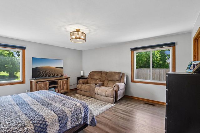 7710 S Chapel Hill DRIVE, Franklin, WI 53132