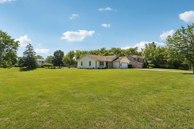 7710 S Chapel Hill DRIVE, Franklin, WI 53132