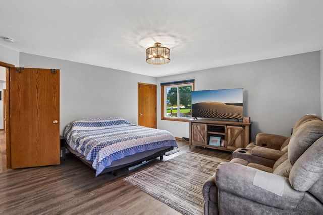 7710 S Chapel Hill DRIVE, Franklin, WI 53132