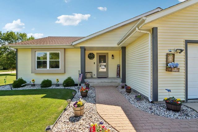 7710 S Chapel Hill DRIVE, Franklin, WI 53132