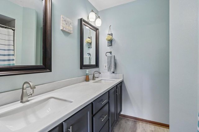 7710 S Chapel Hill DRIVE, Franklin, WI 53132
