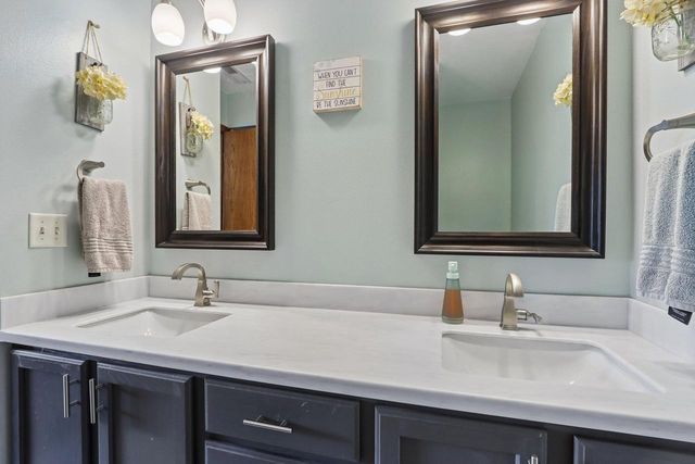 7710 S Chapel Hill DRIVE, Franklin, WI 53132