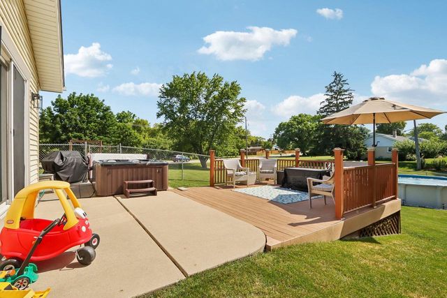 7710 S Chapel Hill DRIVE, Franklin, WI 53132