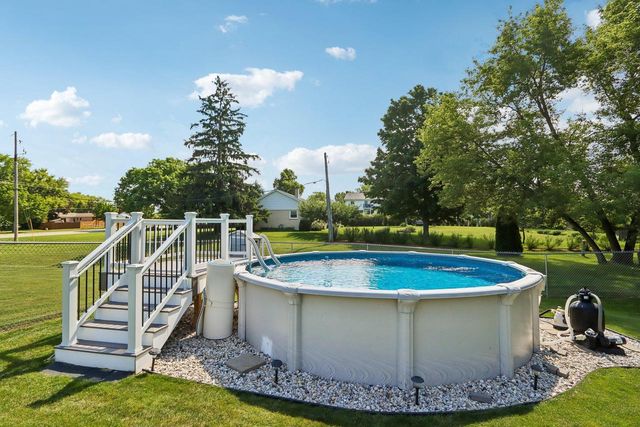 7710 S Chapel Hill DRIVE, Franklin, WI 53132