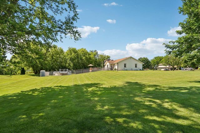 7710 S Chapel Hill DRIVE, Franklin, WI 53132