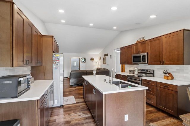 7710 S Chapel Hill DRIVE, Franklin, WI 53132