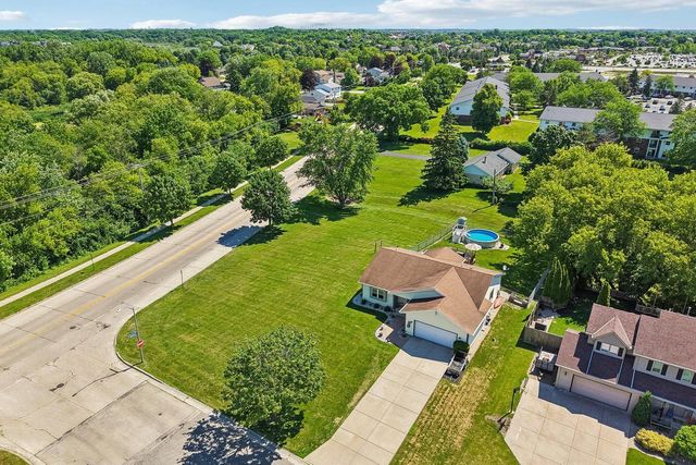 7710 S Chapel Hill DRIVE, Franklin, WI 53132