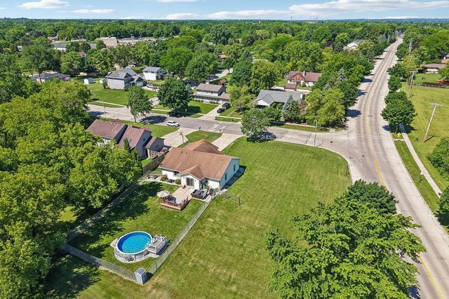 7710 S Chapel Hill DRIVE, Franklin, WI 53132