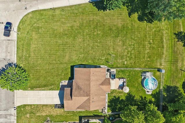 7710 S Chapel Hill DRIVE, Franklin, WI 53132