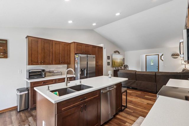 7710 S Chapel Hill DRIVE, Franklin, WI 53132
