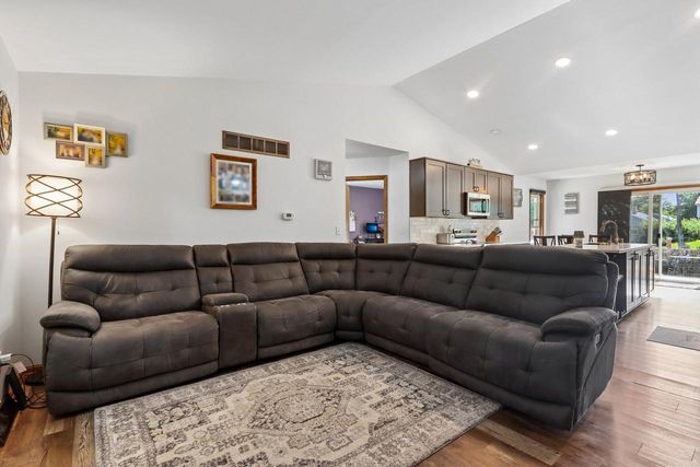 7710 S Chapel Hill DRIVE, Franklin, WI 53132