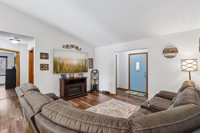 7710 S Chapel Hill DRIVE, Franklin, WI 53132