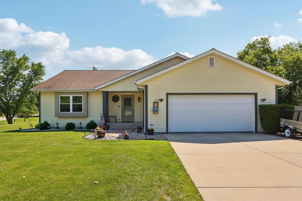 7710 S Chapel Hill DRIVE, Franklin, WI 53132