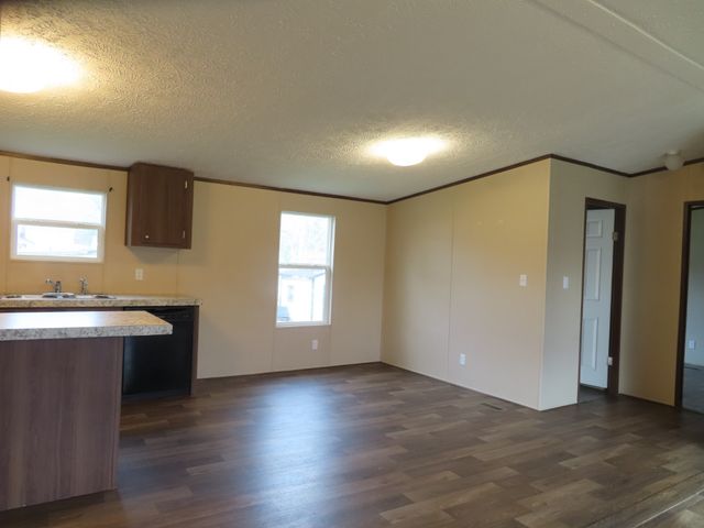 355 7th St, Tracy City, TN 37387