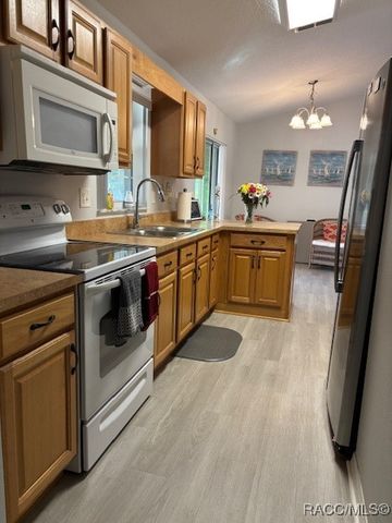 2449 N Crede Avenue, Crystal River, FL 34428