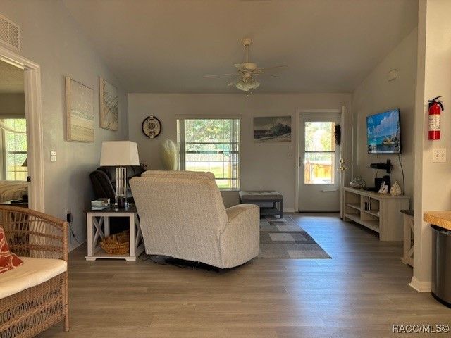 2449 N Crede Avenue, Crystal River, FL 34428