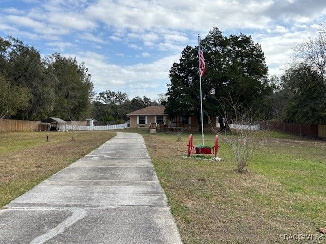 2449 N Crede Avenue, Crystal River, FL 34428