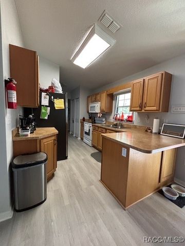 2449 N Crede Avenue, Crystal River, FL 34428