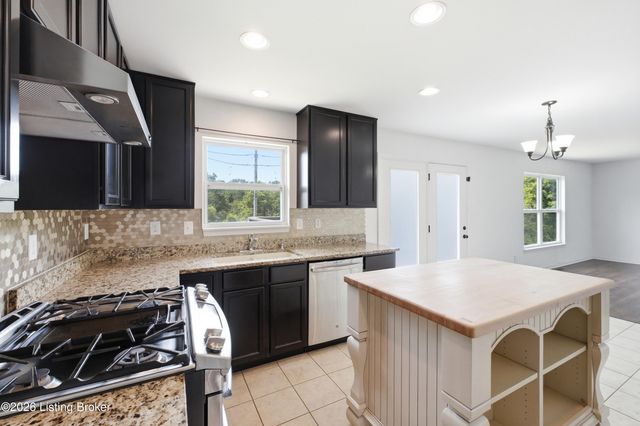 203 Brookfield Hills Ct, Louisville, KY 40245