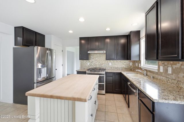 203 Brookfield Hills Ct, Louisville, KY 40245