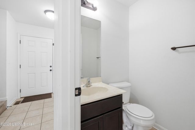 203 Brookfield Hills Ct, Louisville, KY 40245