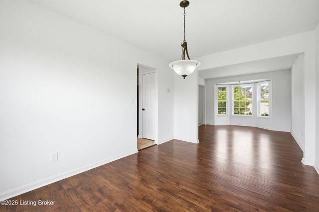 203 Brookfield Hills Ct, Louisville, KY 40245