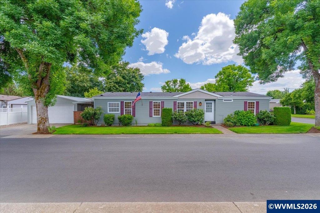 Image 1 of property listing at 1401 W Ellendale #77 Av, Dallas, OR 97338