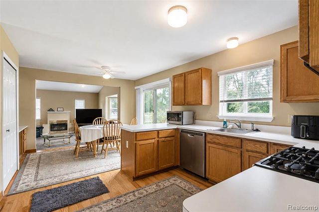 41585 Cherry Hill Road, Canton, MI 48188
