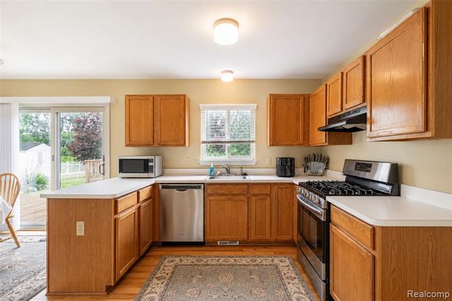 41585 Cherry Hill Road, Canton, MI 48188