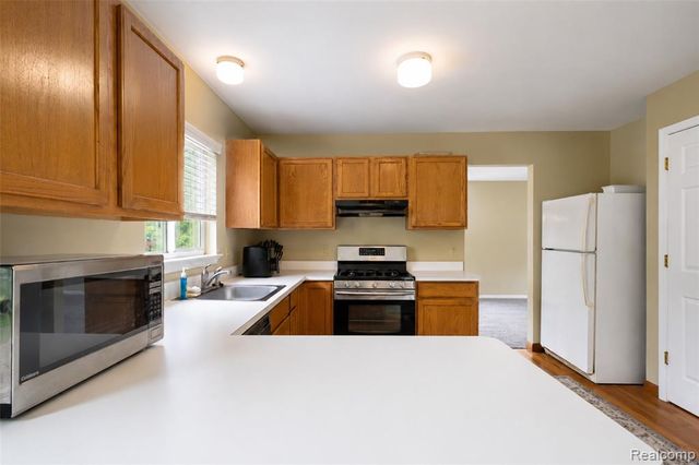41585 Cherry Hill Road, Canton, MI 48188