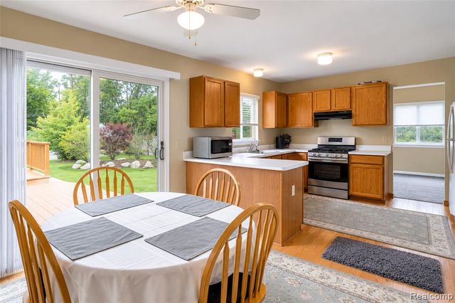 41585 Cherry Hill Road, Canton, MI 48188