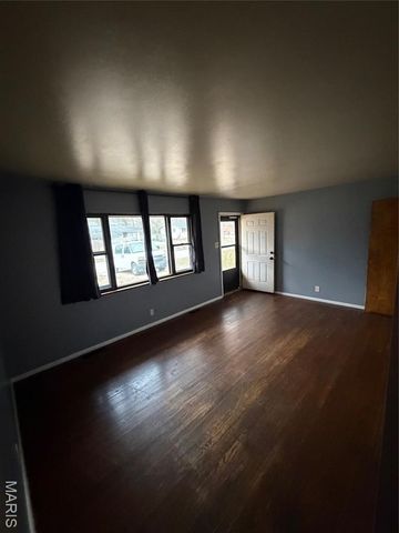 1679 Maldon Lane, St Louis, MO 63136