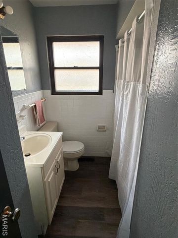 1679 Maldon Lane, St Louis, MO 63136