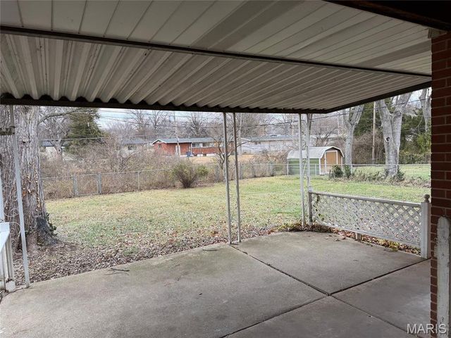 1679 Maldon Lane, St Louis, MO 63136