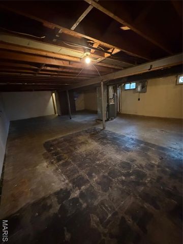 1679 Maldon Lane, St Louis, MO 63136