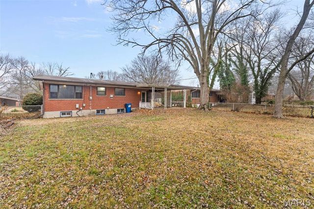 1679 Maldon Lane, St Louis, MO 63136