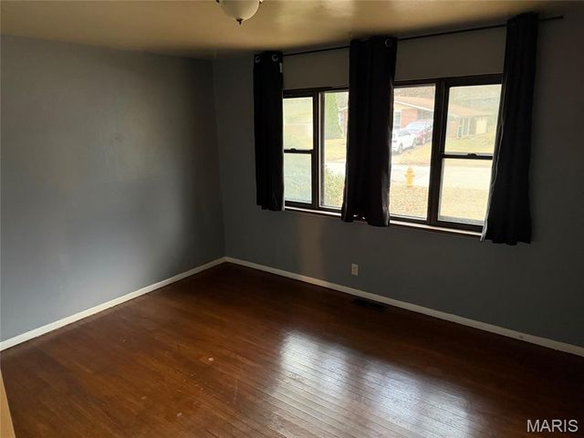 1679 Maldon Lane, St Louis, MO 63136