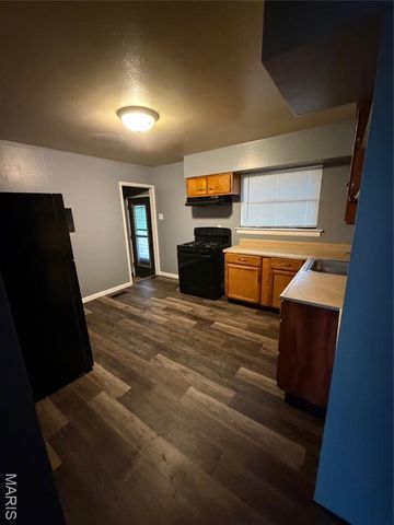 1679 Maldon Lane, St Louis, MO 63136