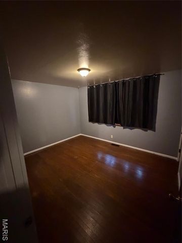 1679 Maldon Lane, St Louis, MO 63136