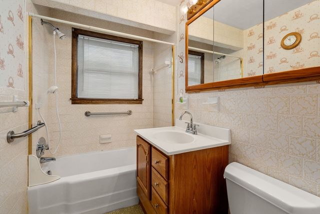 24 Park Villa Ave, Worcester, MA 01606