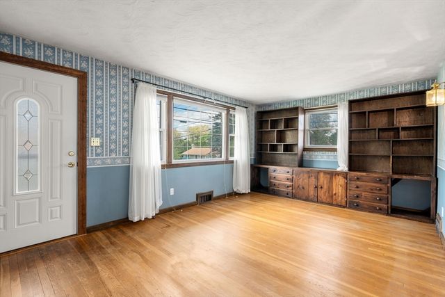 24 Park Villa Ave, Worcester, MA 01606