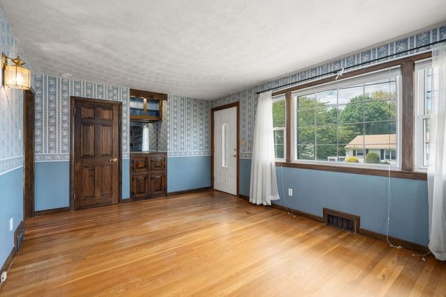24 Park Villa Ave, Worcester, MA 01606