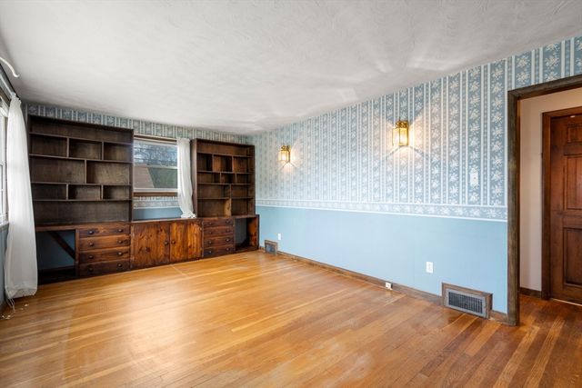 24 Park Villa Ave, Worcester, MA 01606