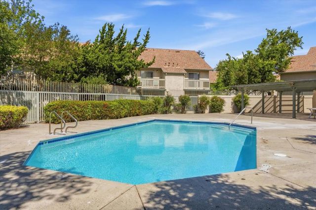 2261 Summerton Drive 32, San Jose, CA 95122
