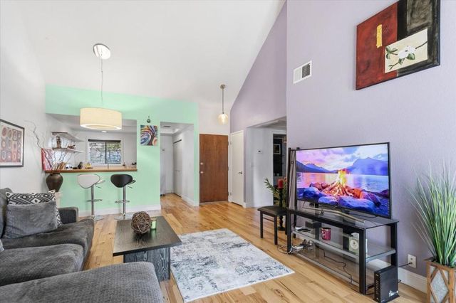 2261 Summerton Drive 32, San Jose, CA 95122