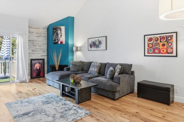 2261 Summerton Drive 32, San Jose, CA 95122